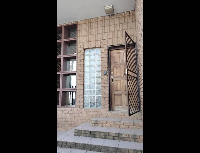 5 BEDROOM HOUSE FOR SALE IN CROSBY
